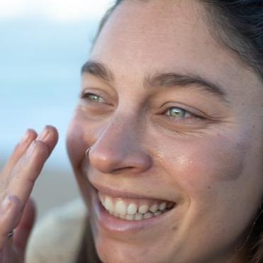 Load image into Gallery viewer, TINTED SPF50 Reef Safe Sunscreen